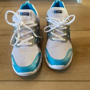 GDefy Comfort Fit by Gravity Defyer
Women's Size 7.5 Blue and White Sneakers